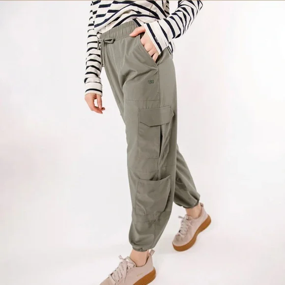 Albion L Jetsetter Cargo Joggers in Olive Green - Picture 2 of 9